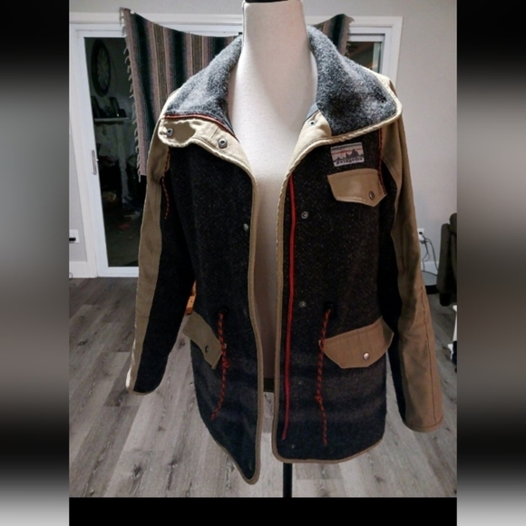 Patagonia reclaimed wool parka small - Picture 2 of 4
